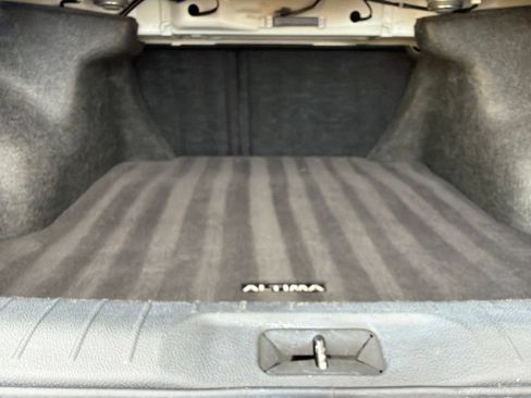 Used 2025 Nissan Altima 2.5 SV FWD image 38