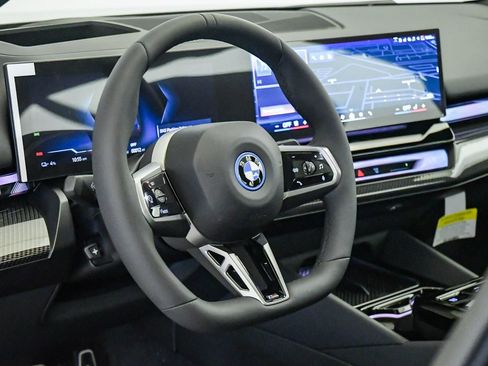 New 2026 BMW i5 eDrive40 w/ M Sport Package image 18