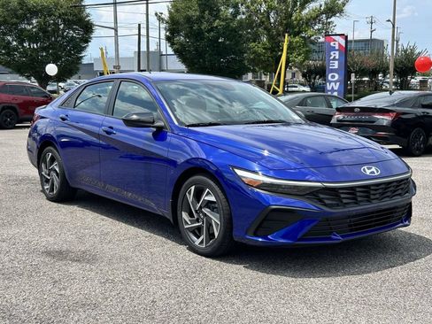 Certified 2025 Hyundai Elantra Sport FWD image 1