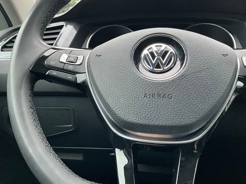 Used 2020 Volkswagen Tiguan SE w/ Panoramic Sunroof Package image 23