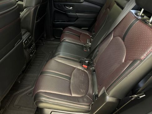 Certified 2025 Honda Pilot Black Edition image 18