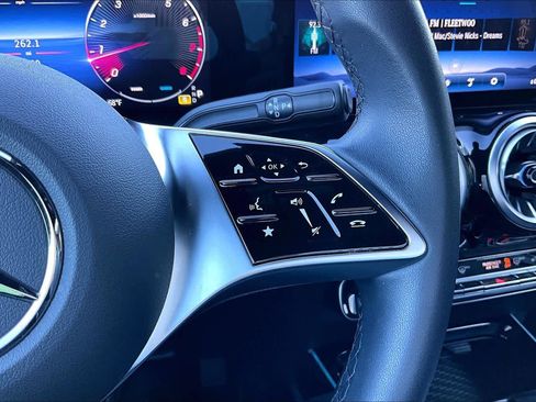 Used 2025 Mercedes-Benz GLA 250 image 24