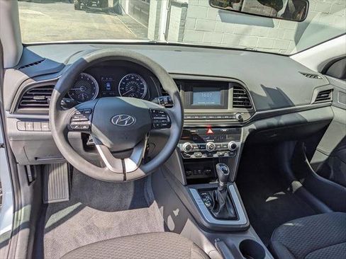 Used 2020 Hyundai Elantra SE w/ Cargo Package (C1) FWD image 14