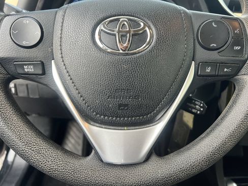 Used 2017 Toyota Corolla LE FWD image 7