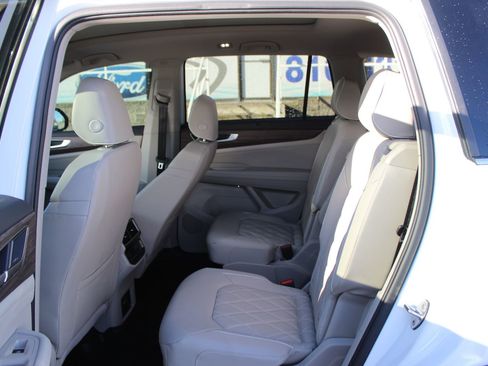 Used 2025 Volkswagen Atlas SEL Premium R-Line image 18