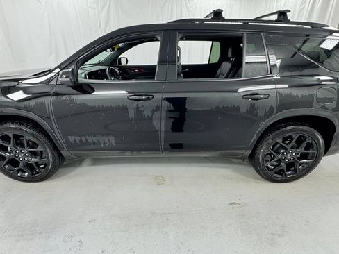 Used 2024 Chevrolet Traverse RS w/ LPO, Floor Liner Package AWD/4WD image 6