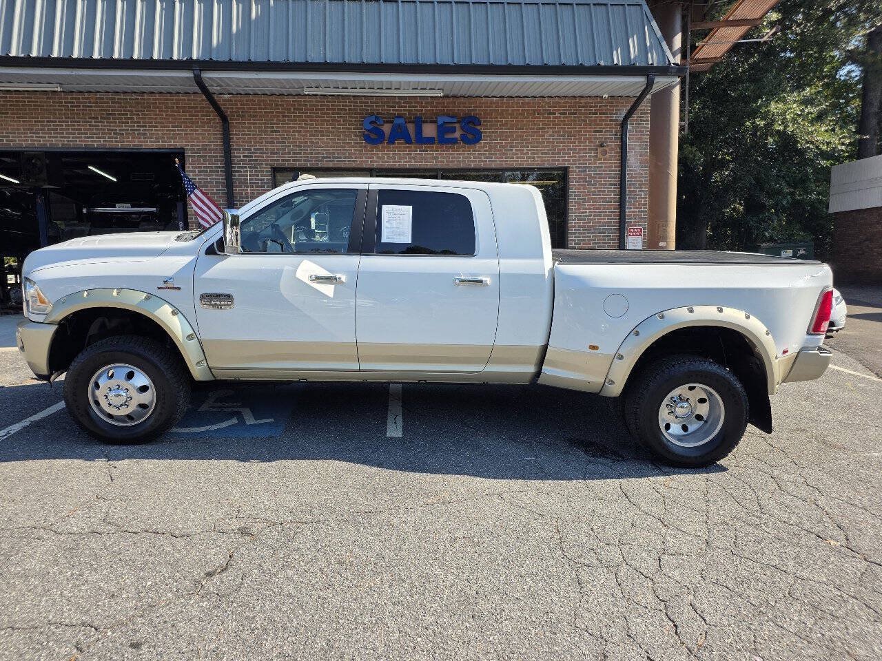 Used 2014 RAM 3500 Laramie Longhorn AWD/4WD image 3