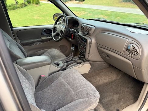 Used 2004 Chevrolet TrailBlazer LS w/ LS Preferred Equipment Group AWD/4WD image 22