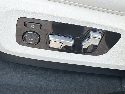 New 2026 BMW X5 xDrive50e w/ Executive Package image 25