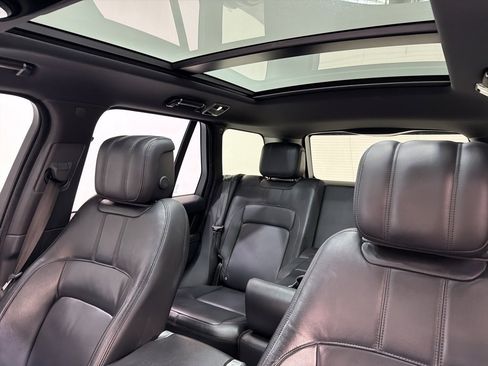 Used 2019 Land Rover Range Rover image 12
