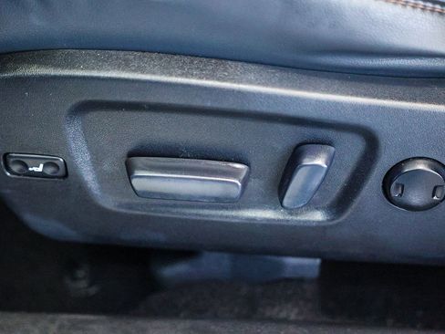 Used 2019 Toyota Highlander XLE image 31