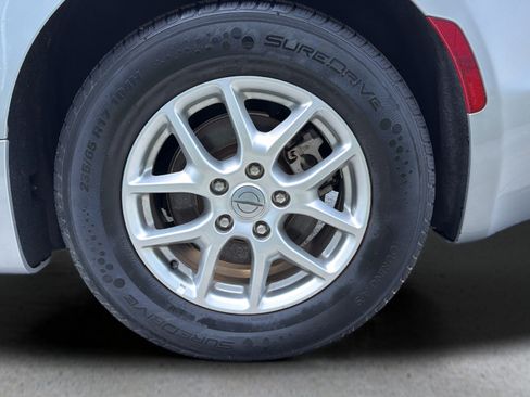 Used 2023 Chrysler Pacifica Touring-L FWD image 28