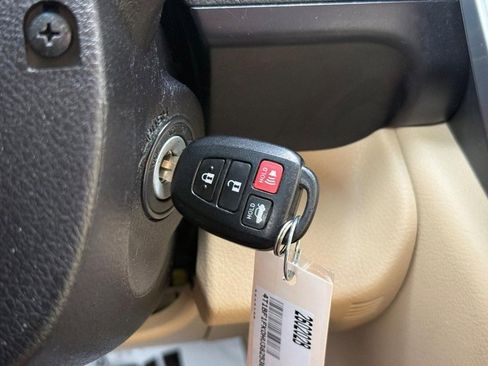 Used 2017 Toyota Camry LE image 29