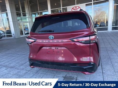 Used 2024 Toyota Sienna XSE w/ XSE Plus Package image 5