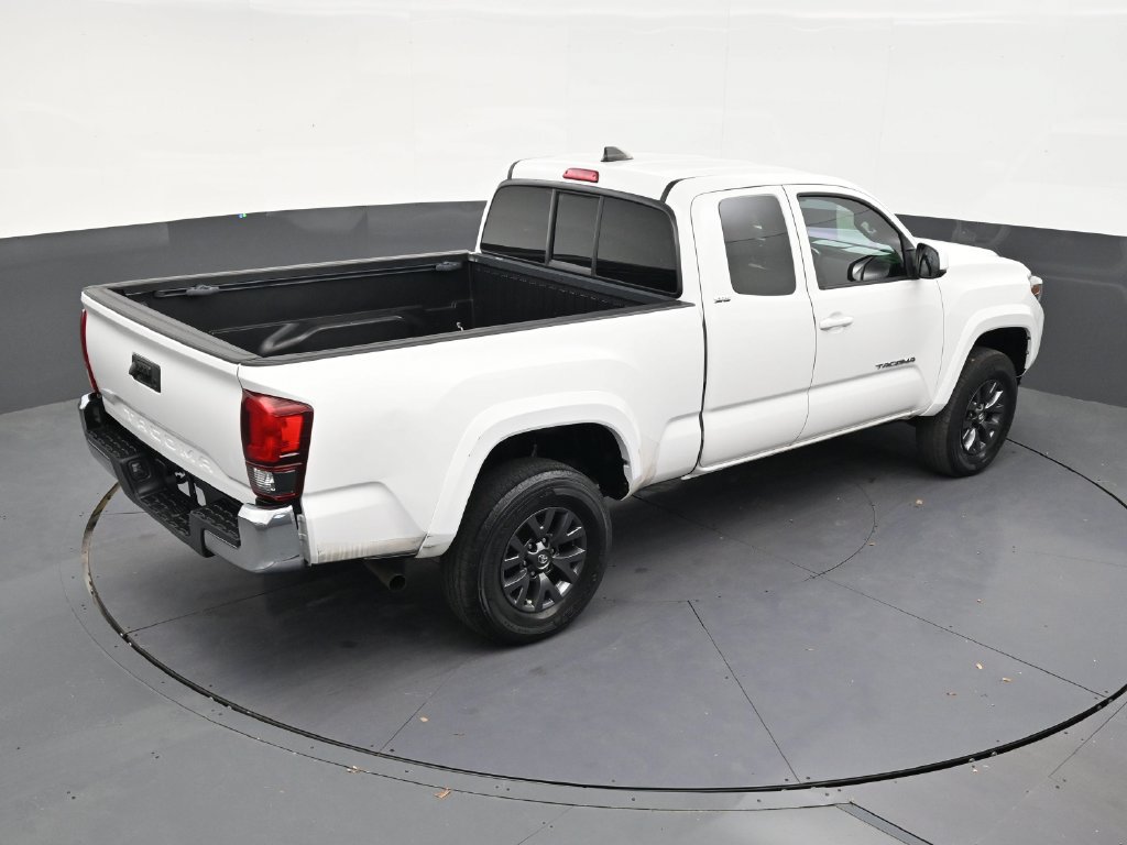 Used 2023 Toyota Tacoma SR5 w/ SR5 Appearance Package RWD image 16