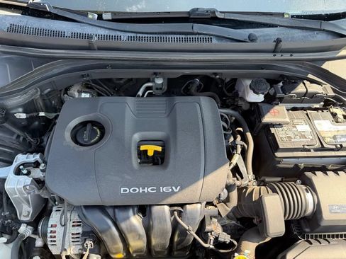 Used 2018 Hyundai Elantra SEL FWD image 11