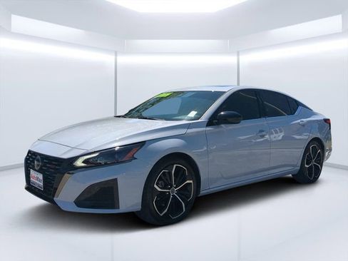 Used 2024 Nissan Altima 2.5 SR w/ SR Premium Package image 7