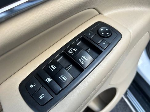 Used 2019 Jeep Grand Cherokee Limited image 19