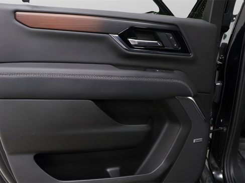 Used 2025 GMC Yukon XL Denali w/ Sun & Power Step Package image 24