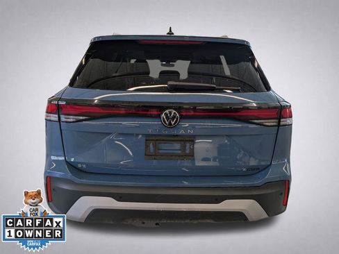 Used 2025 Volkswagen Tiguan SE w/ Panoramic Sunroof Package AWD/4WD image 5