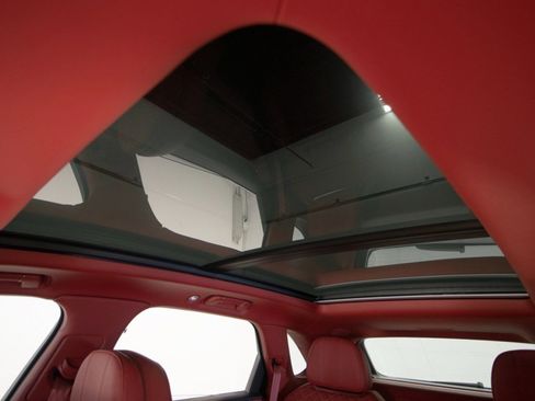 Used 2022 Bentley Bentayga image 38