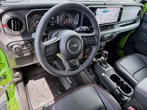 Used 2025 Jeep Wrangler Unlimited Rubicon AWD/4WD image 10