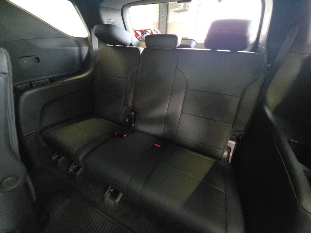 Certified 2025 Chevrolet Traverse RS w/ LPO, Floor Liner Package AWD/4WD image 27