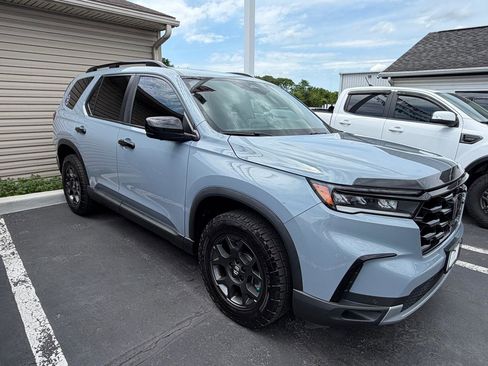 Used 2023 Honda Pilot TrailSport image 2