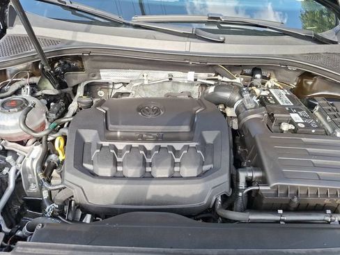 Certified 2023 Volkswagen Tiguan SE R-Line FWD image 24
