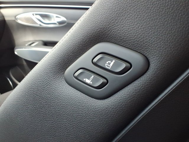 Used 2024 Genesis GV70 2.5T w/ Sport Prestige Package AWD/4WD image 14