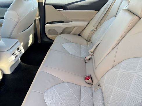 Used 2018 Toyota Camry XLE image 14