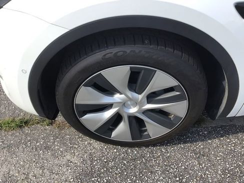 Used 2022 Tesla Model Y Long Range AWD/4WD image 16