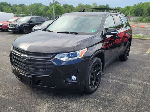 Used 2021 Chevrolet Traverse LT w/ LPO, Blackout Package AWD/4WD image 2