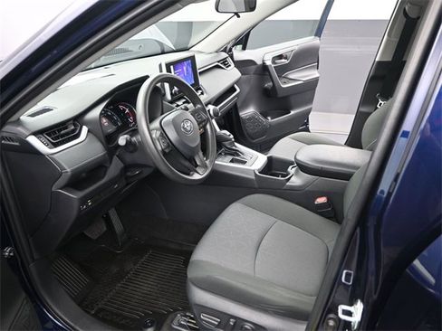 Used 2024 Toyota RAV4 XLE w/ Convenience Package image 4