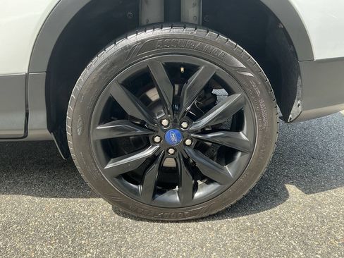 Used 2017 Ford Escape SE w/ Equipment Group 201A AWD/4WD image 13
