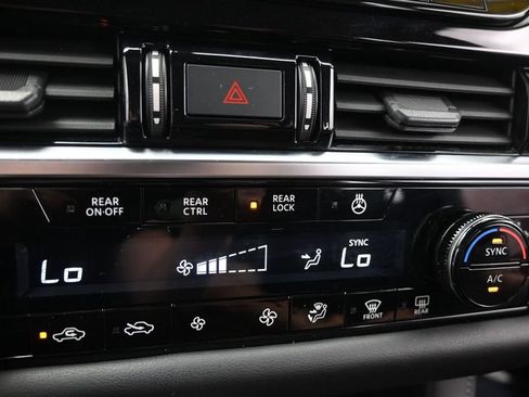 Used 2023 Nissan Pathfinder SL w/ SL Premium Package AWD/4WD image 30