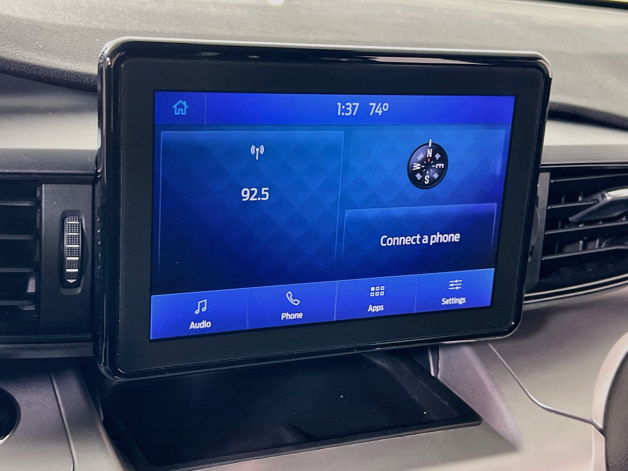 Used 2021 Ford Explorer XLT AWD/4WD image 14