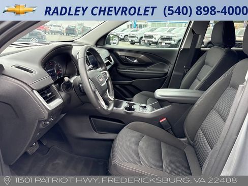 Used 2023 GMC Terrain SLE w/ Driver Convenience Package AWD/4WD image 3