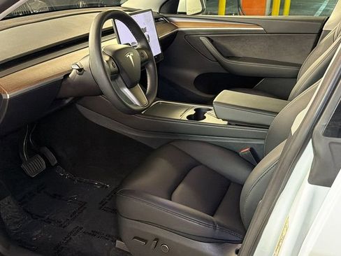 Used 2025 Tesla Model Y Long Range RWD image 20