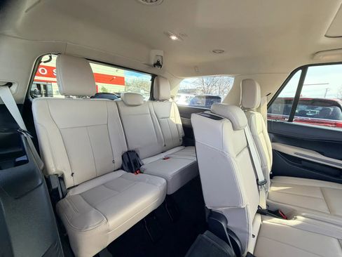 Used 2023 Ford Expedition XLT image 31