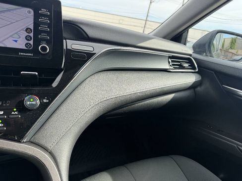 Used 2022 Toyota Camry LE w/ Convenience Package FWD image 32