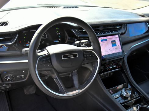 Used 2023 Jeep Grand Cherokee 4WD 4xe image 16