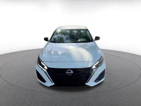 Used 2025 Nissan Altima 2.5 SV FWD image 4