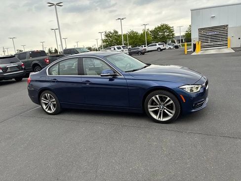 Used 2018 BMW 330i xDrive Sedan w/ Convenience Package AWD/4WD image 4