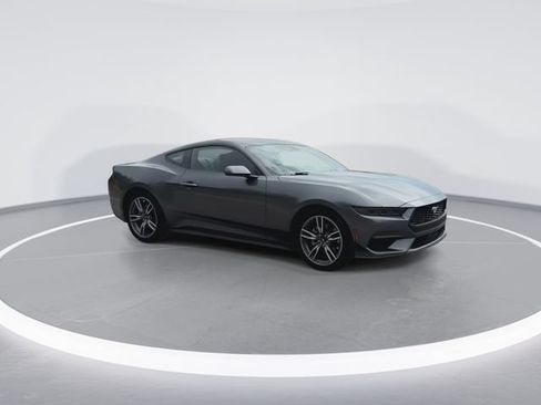 Used 2025 Ford Mustang Coupe RWD image 2