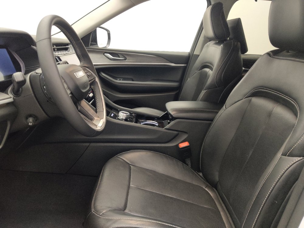 Used 2023 Jeep Grand Cherokee Limited w/ Luxury Tech Group II RWD image 17