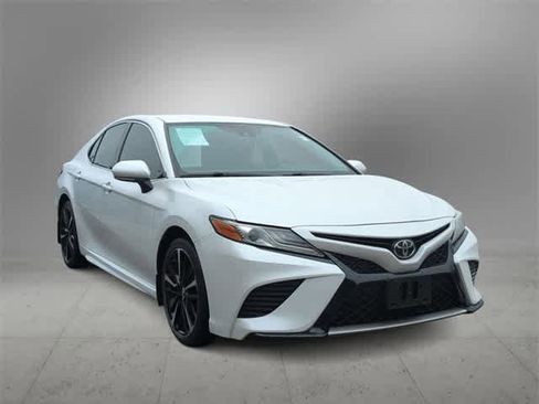 Used 2019 Toyota Camry XSE image 2