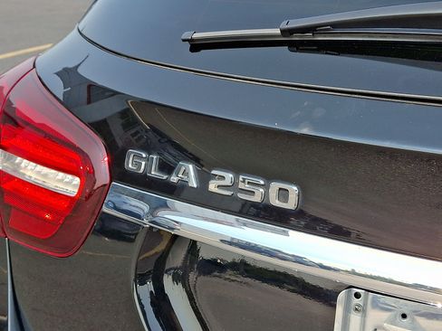 Used 2019 Mercedes-Benz GLA 250 4MATIC image 35