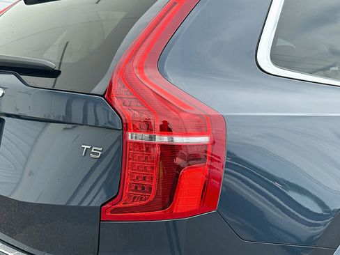 Used 2019 Volvo XC90 T5 Momentum w/ Protection Package Premier FWD image 23