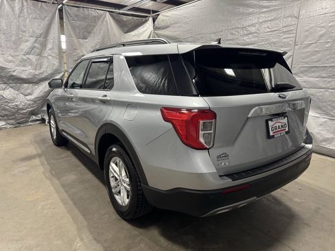 Used 2022 Ford Explorer XLT w/ Equipment Group 202A AWD/4WD image 4